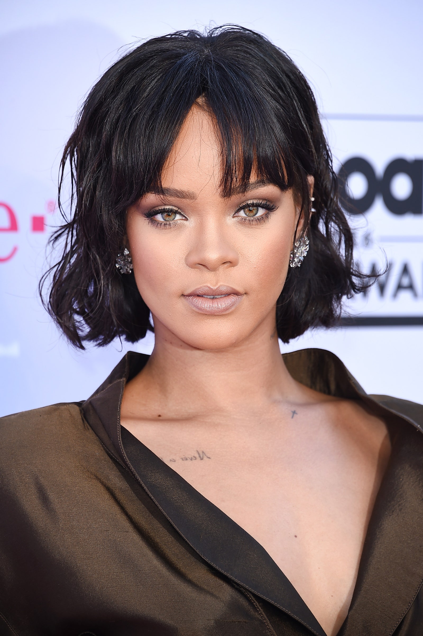 rihanna short hair