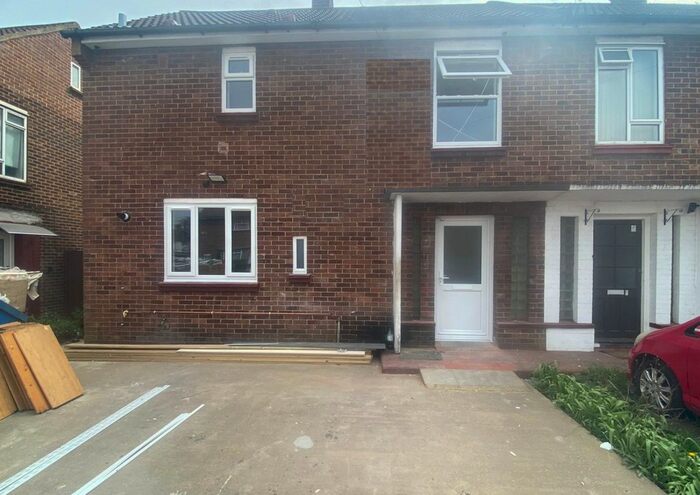 three bedroom house for rent in hayes