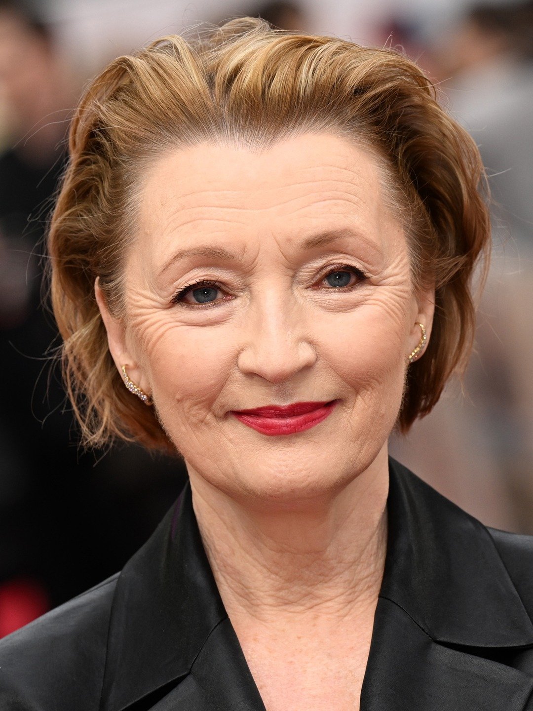 lesley manville wiki