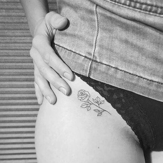 tatuajes en la pelvis de mujer