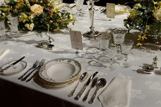 images of formal dinner table settings