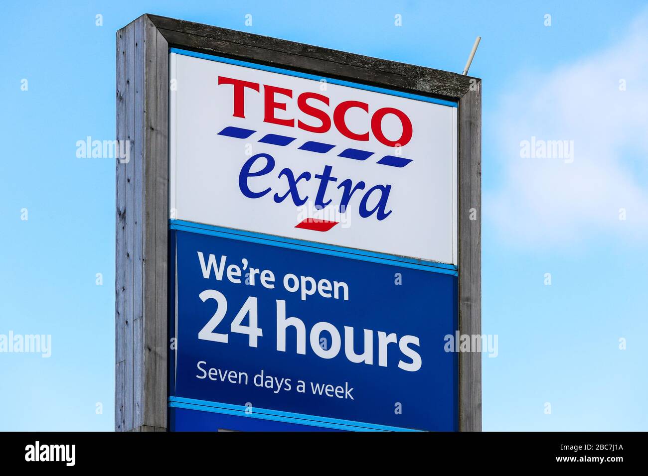 tesco extra opening hours