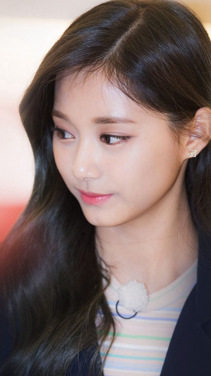 tzuyu face shape