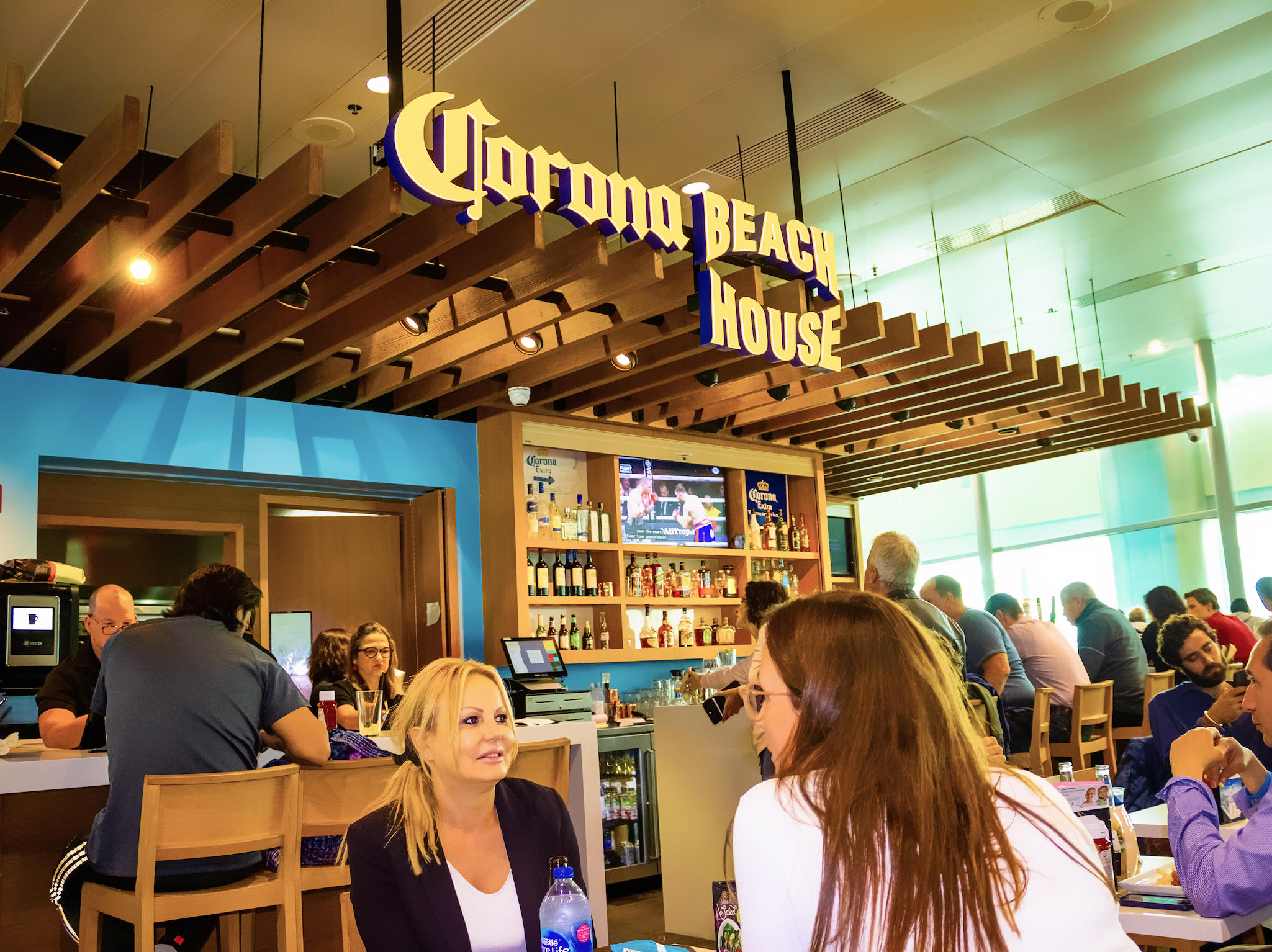 miami airport food court