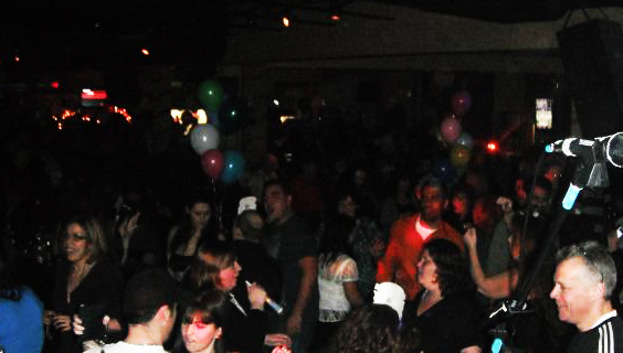 dance clubs for over 40 crowd toronto