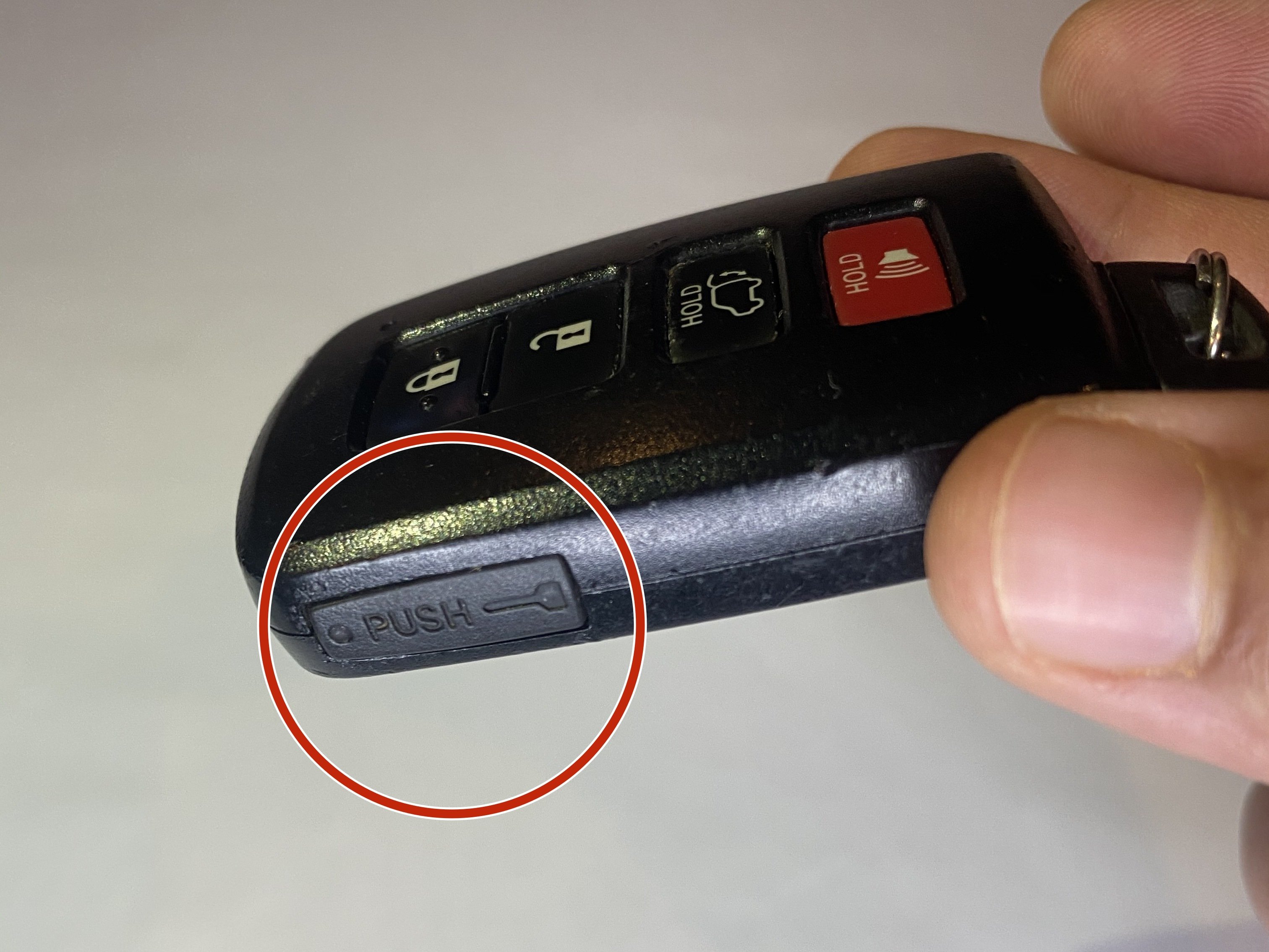 how to change a toyota key fob battery