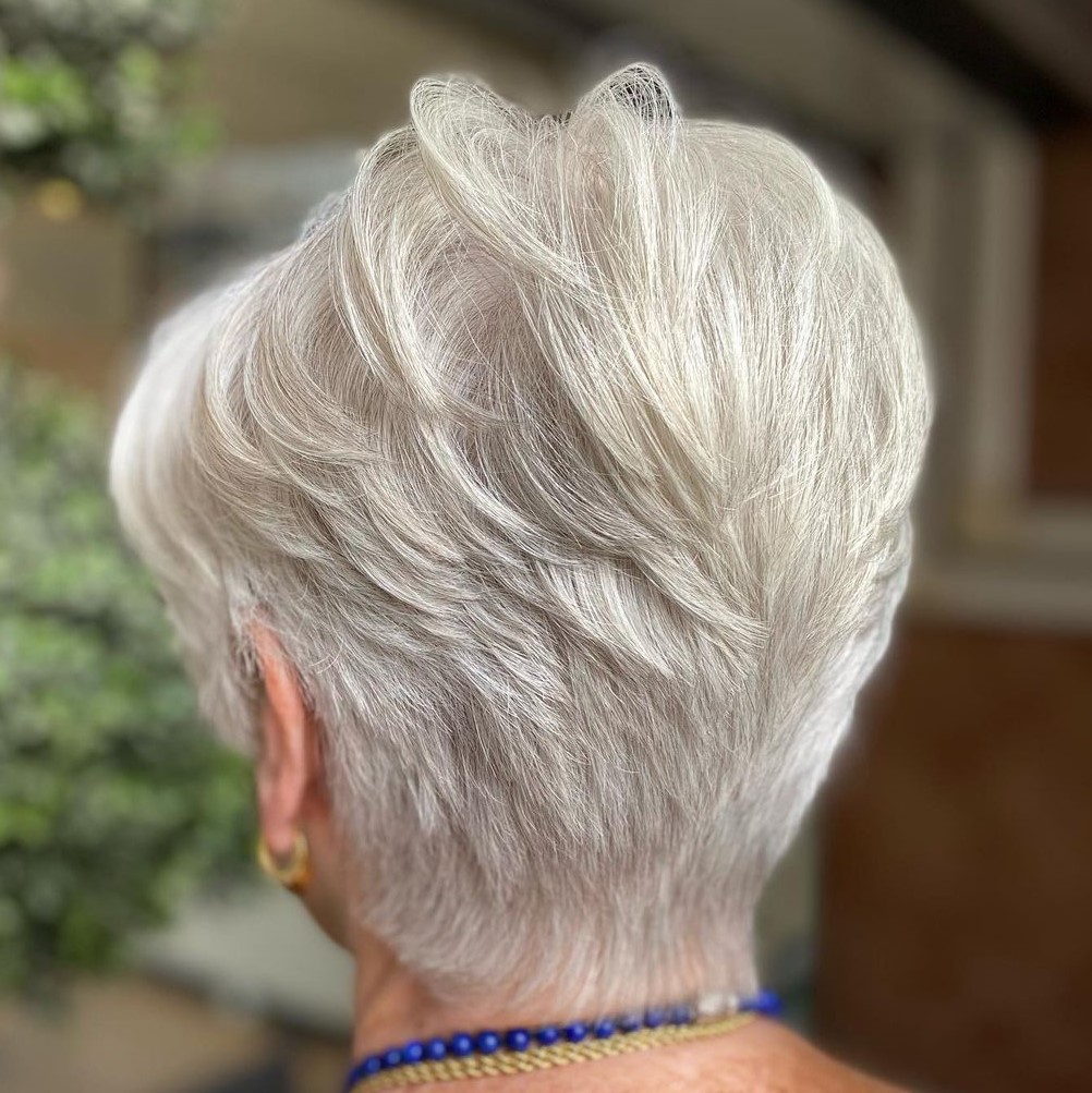 short hairstyles for over 60 women