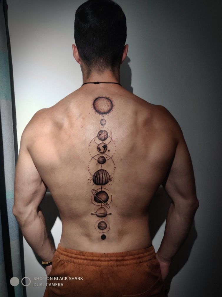 tatuajes espalda columna hombre