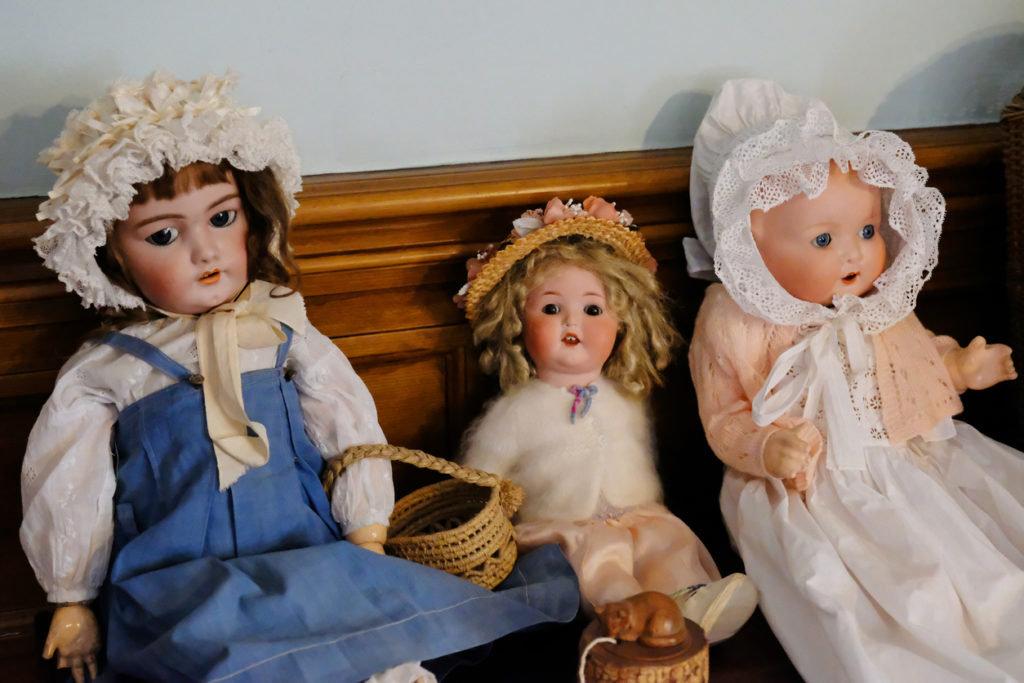 porcelain dolls collectibles