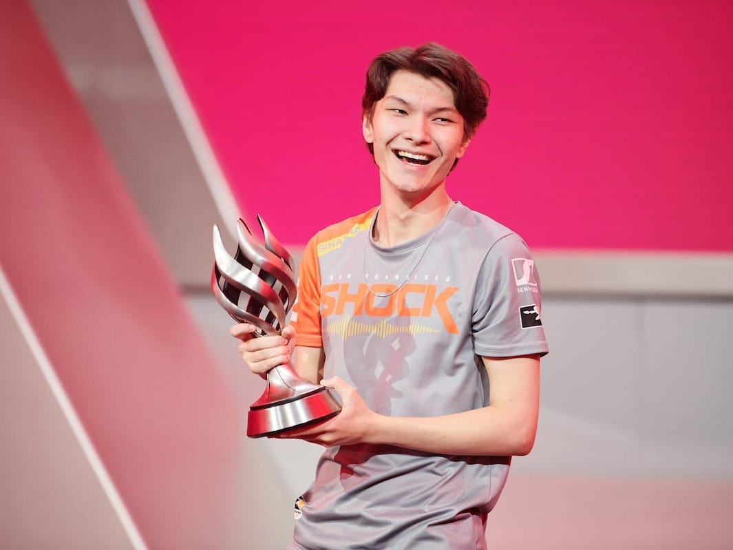 sinatraa girlfriend