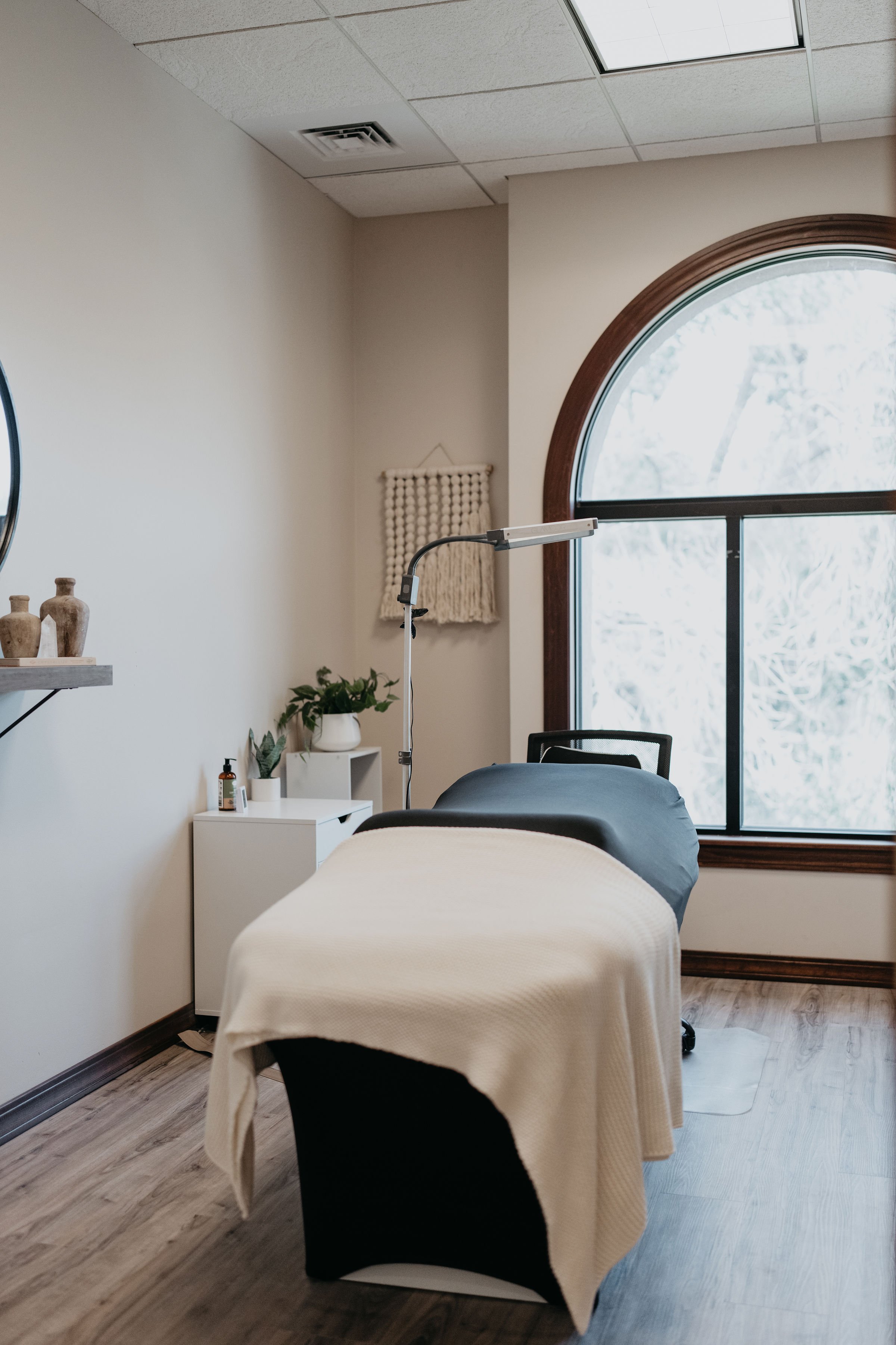 esthetician room for rent