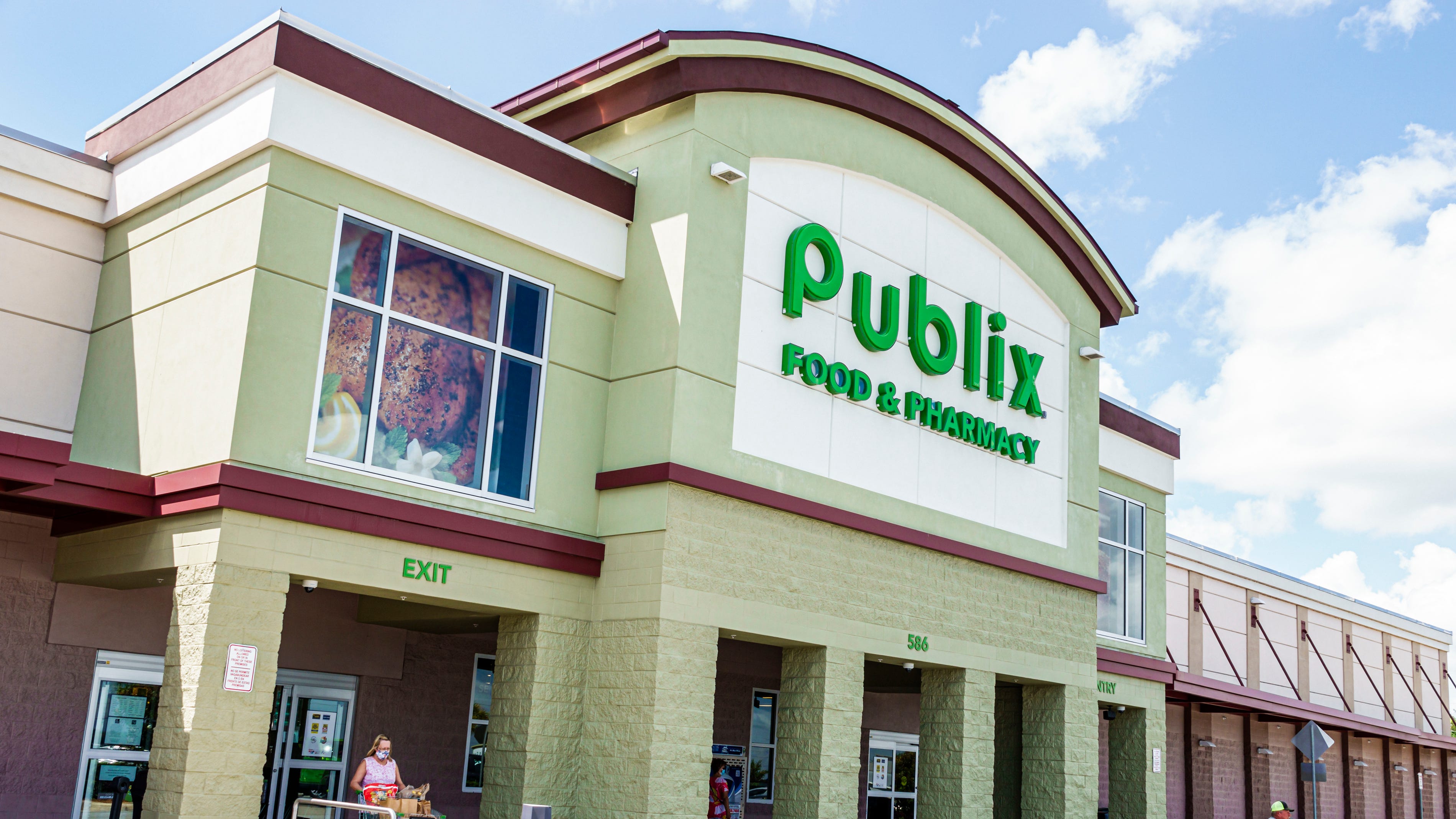 what time does publix close