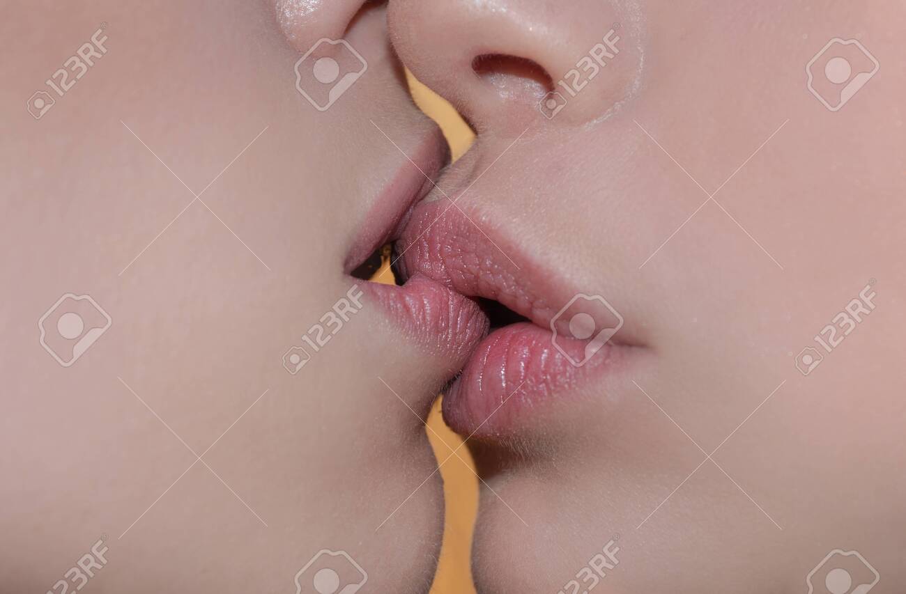 lesbian french kissing lesbian