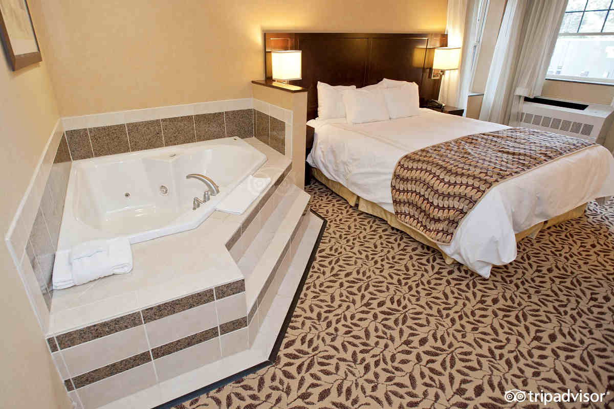 watertown ny hotels with jacuzzi