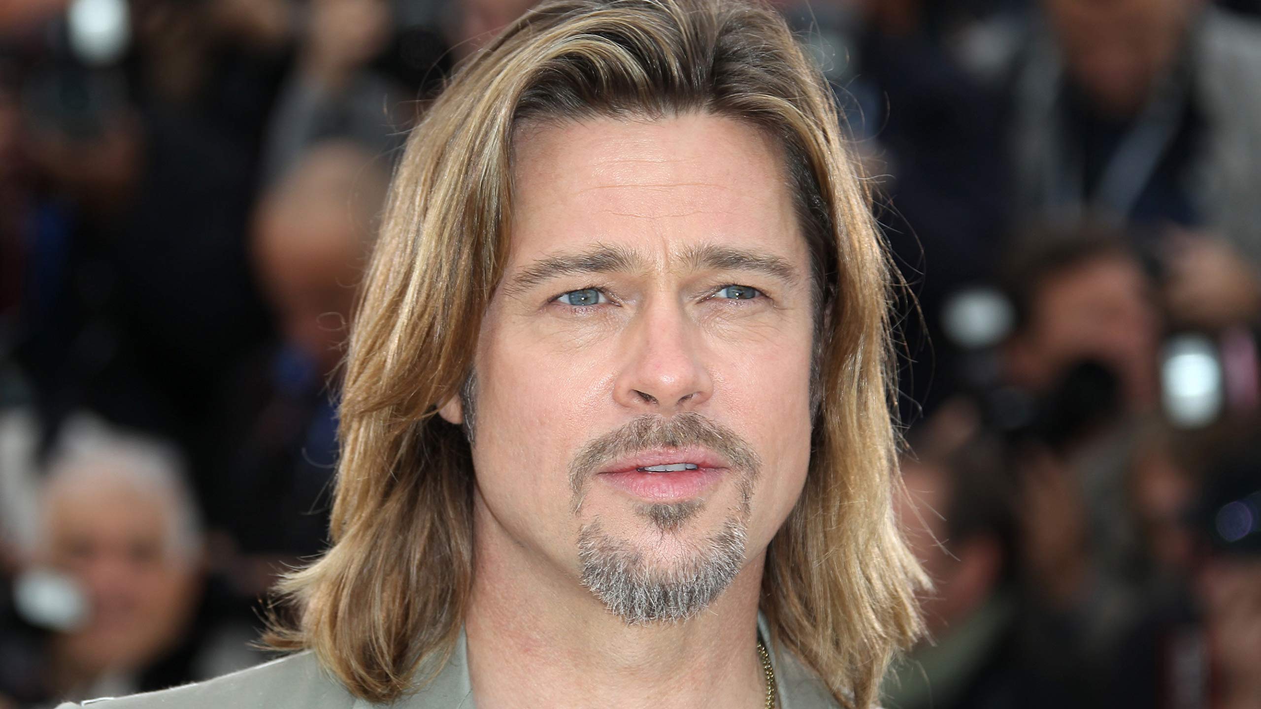 brad pitt cabello largo