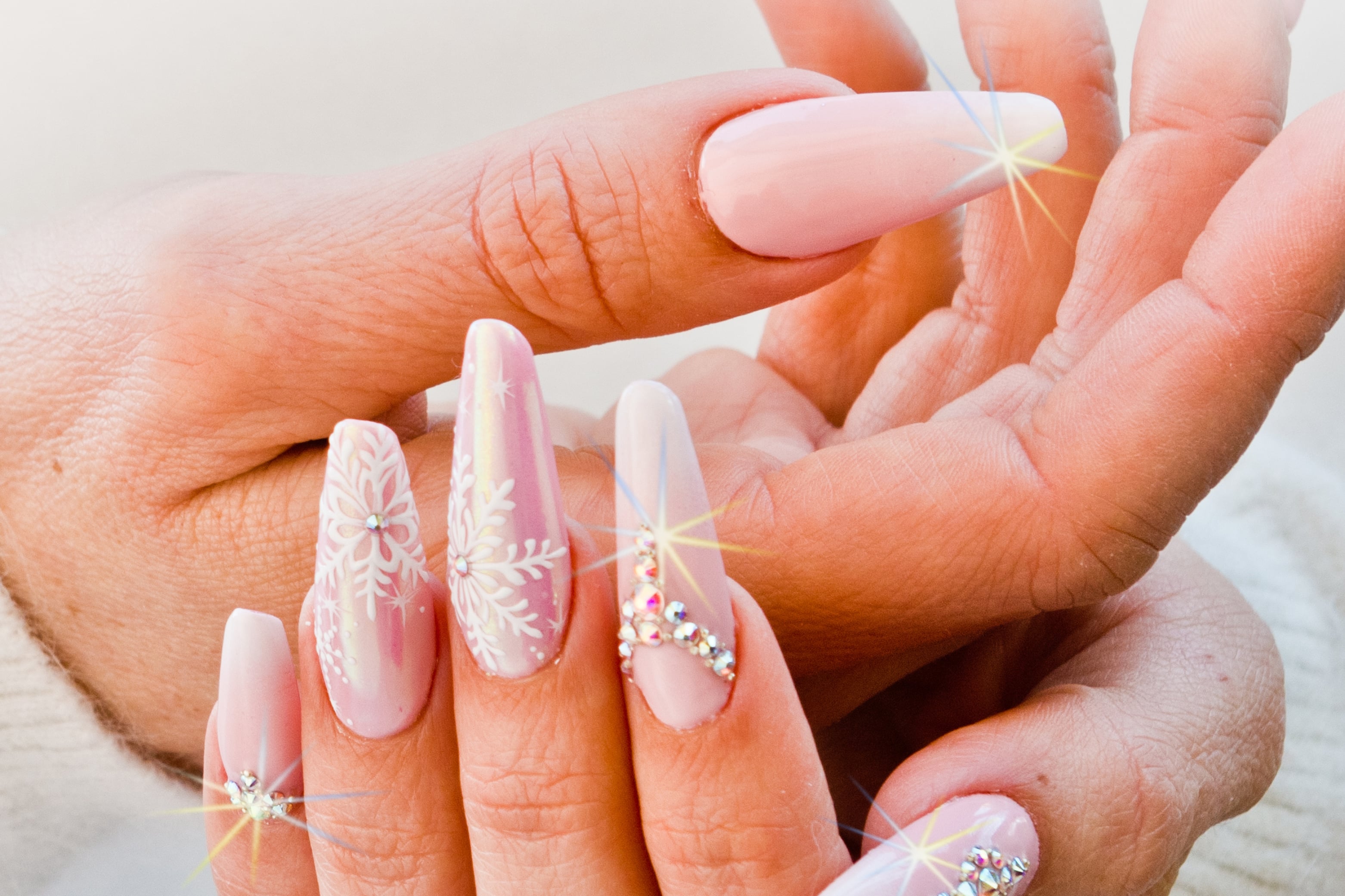 white snowflake nails