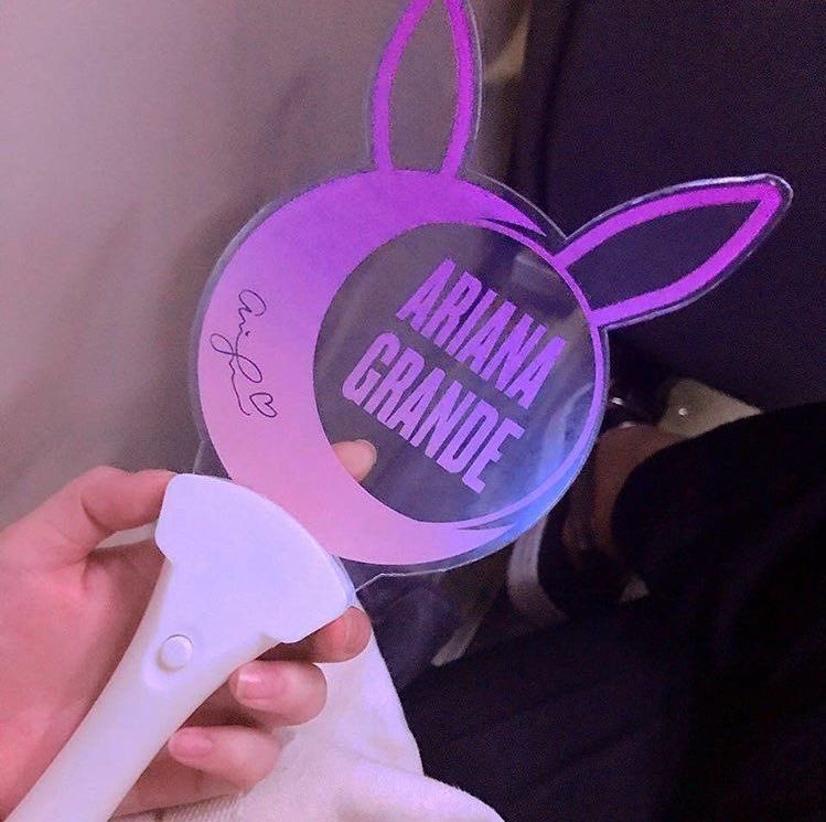 ariana grande lightstick