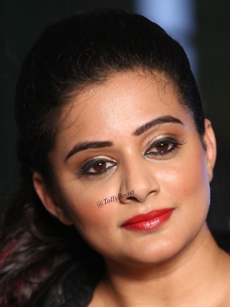 priyamani hot face