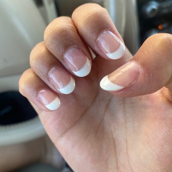 nail places open late near me