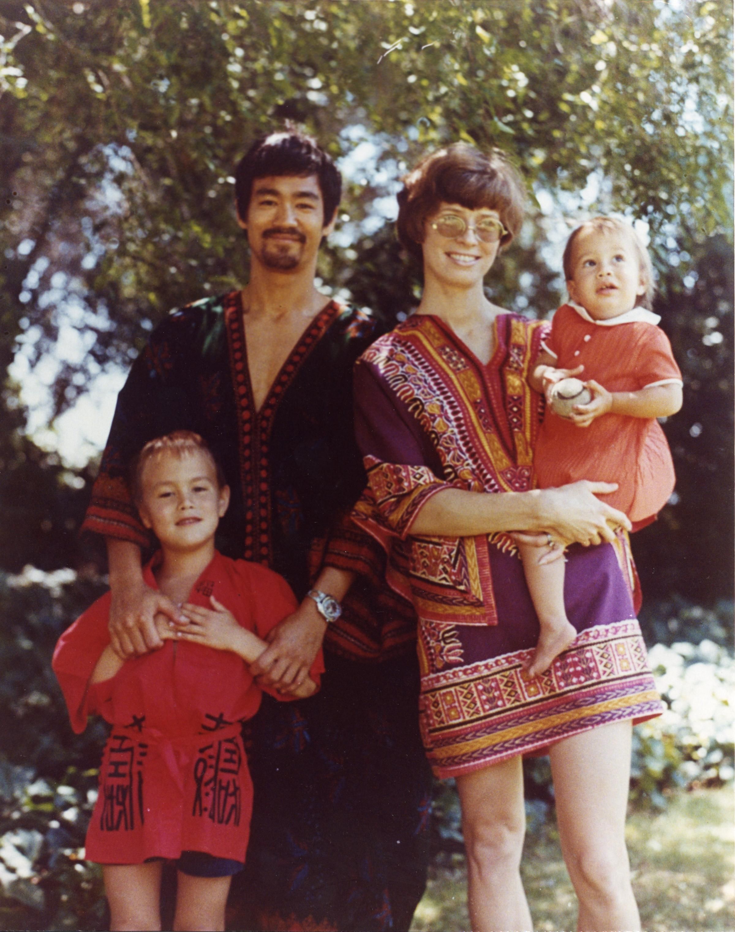 fotos de bruce lee y su familia