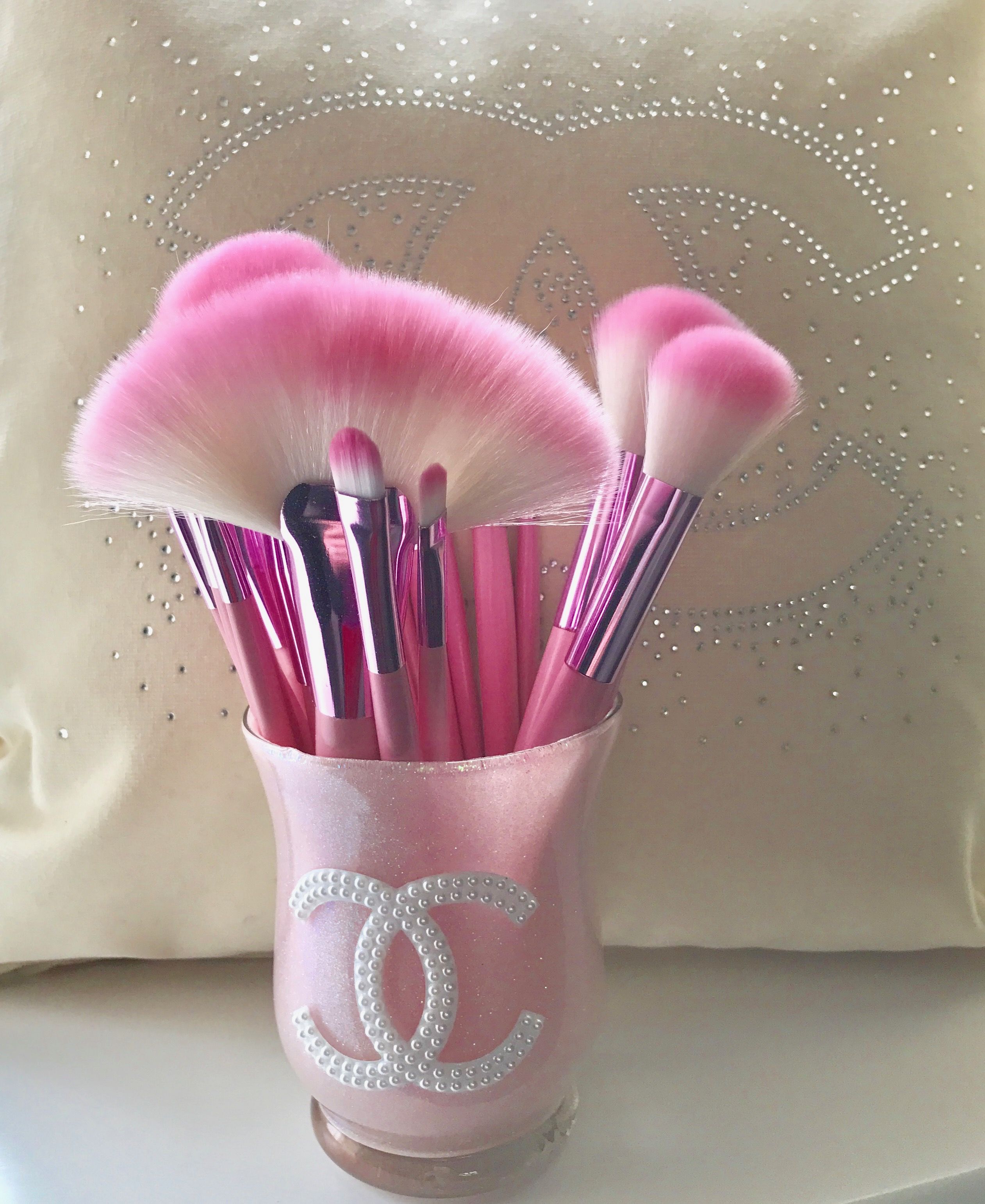 makeup brush holder chanel