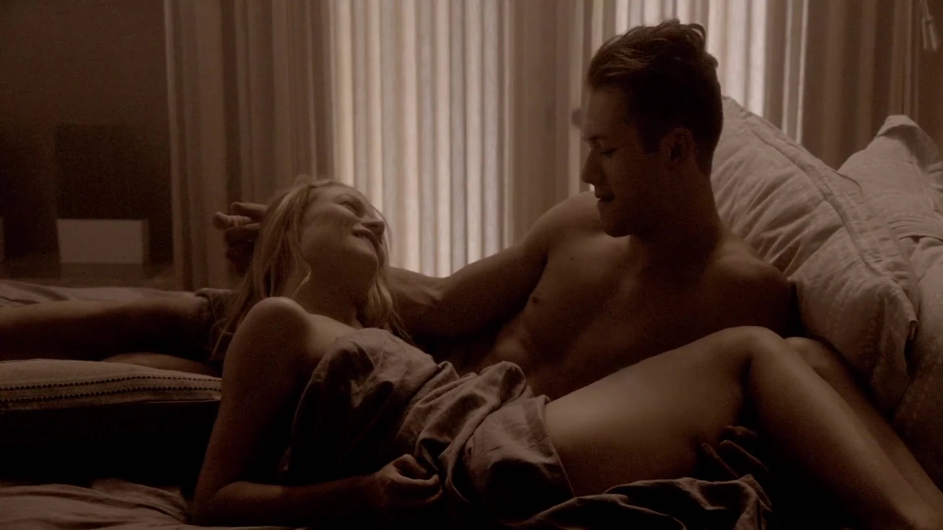 emilie de ravin naked