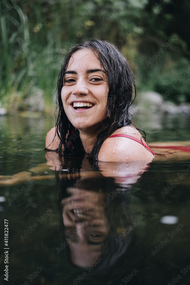 chicas bañandose