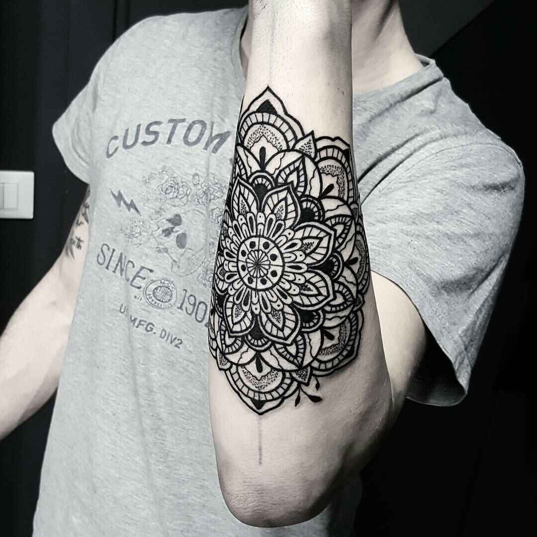 mandala tattoo hombre