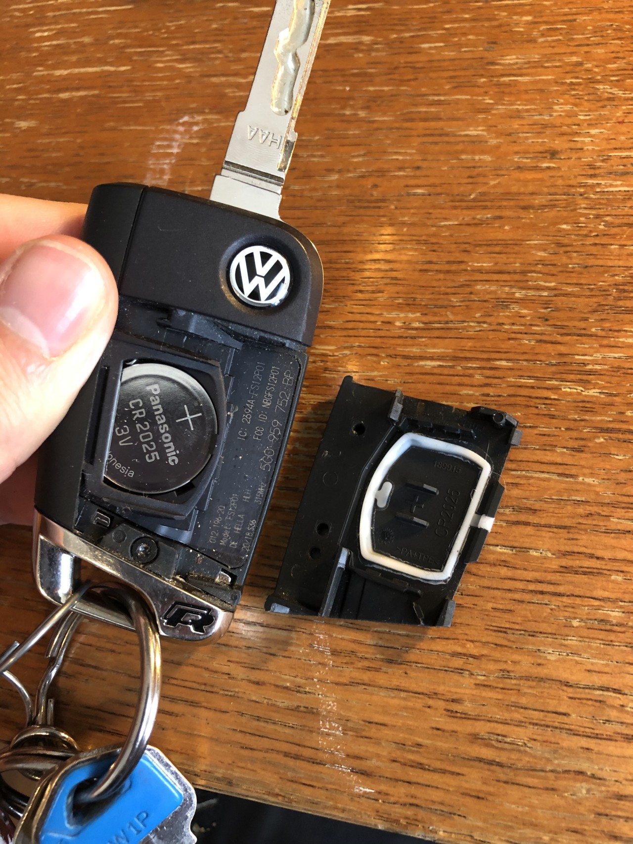 vw golf key battery