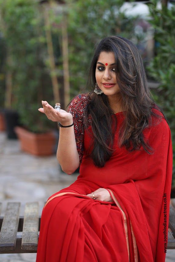 malayalam actress in red saree