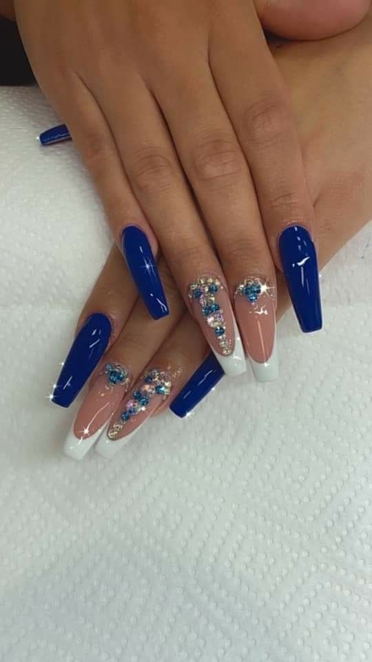 uñas acrilicas azul rey