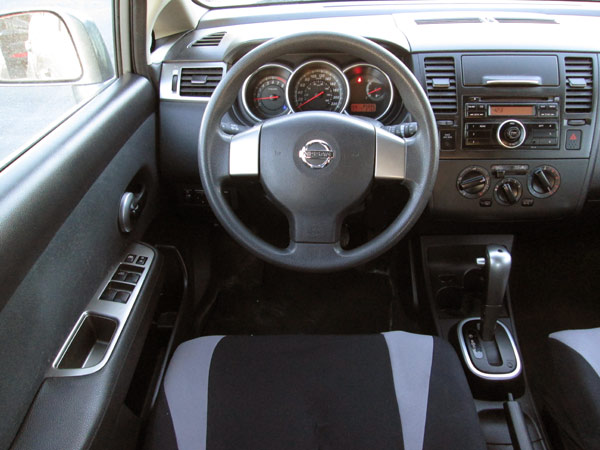 nissan versa 2007 interior