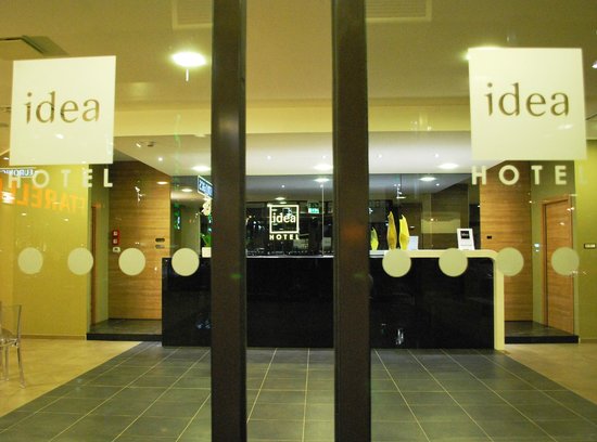 idea hotel plus savona italy