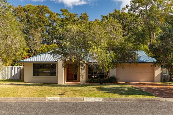 houses for sale boomerang beach