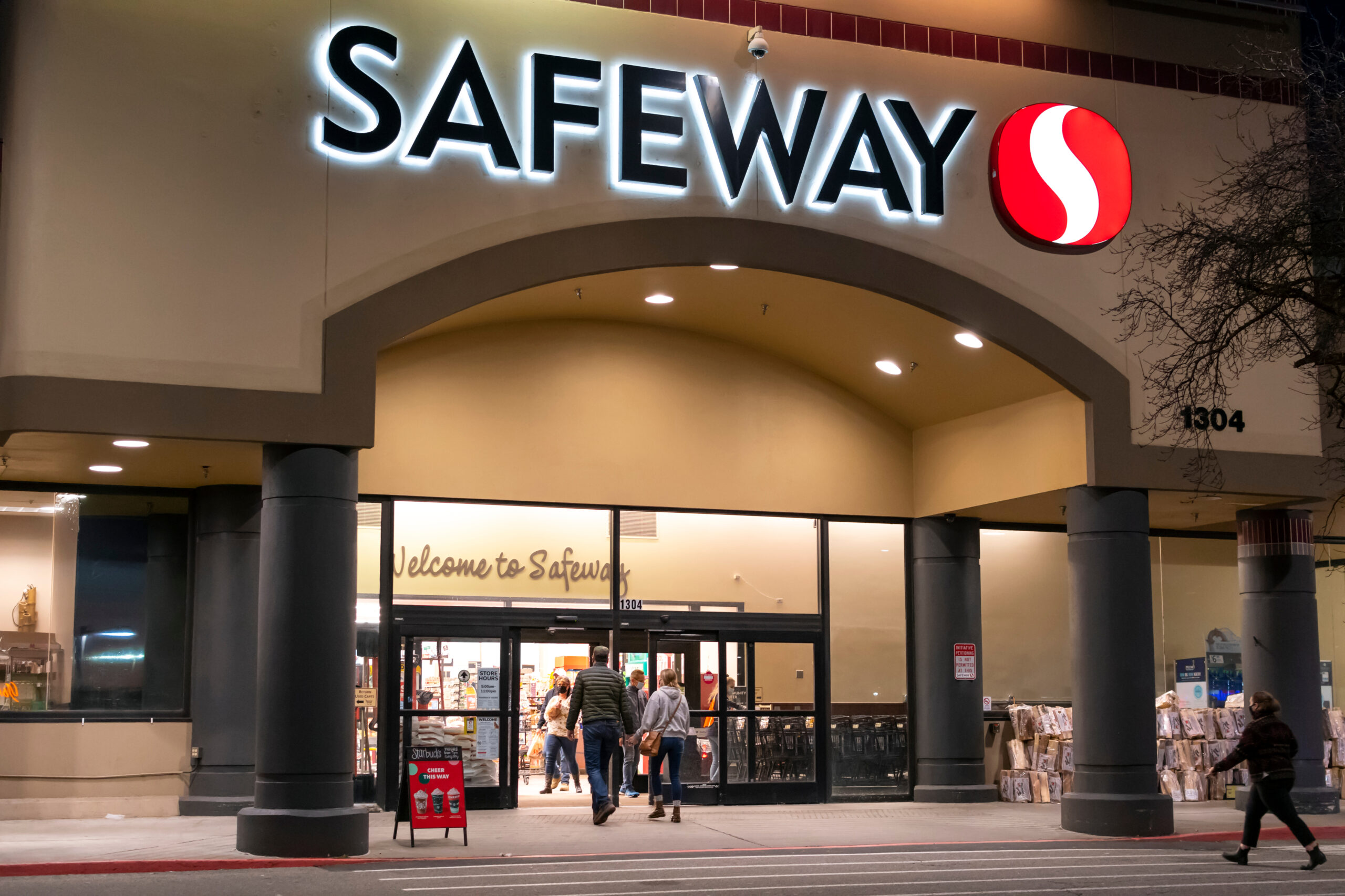 where is a safeway store