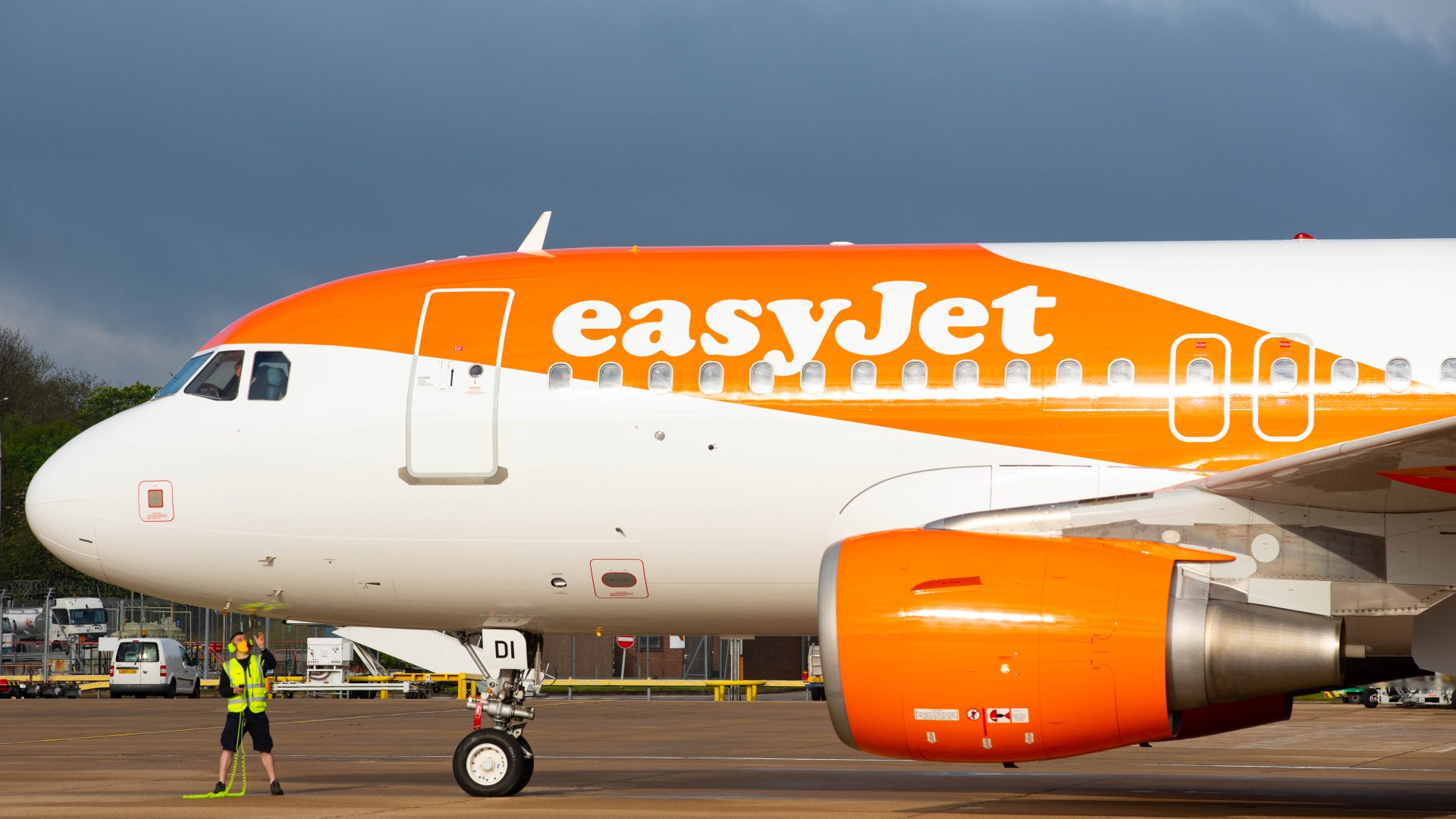 first officer salary easyjet