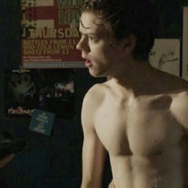 thomas brodie sangster abs