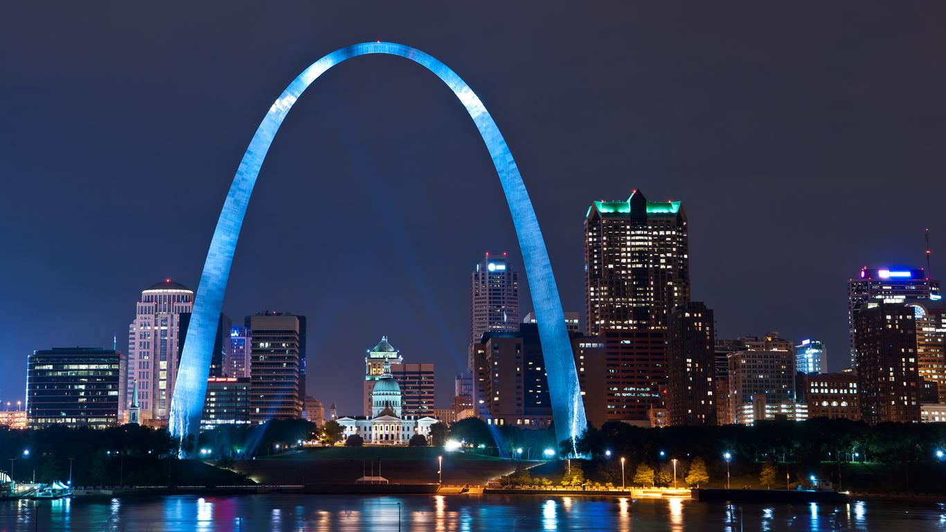 flights from des moines to st louis