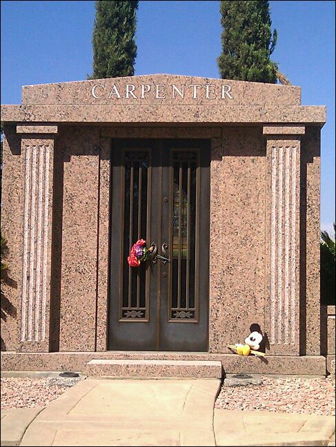 grave of karen carpenter