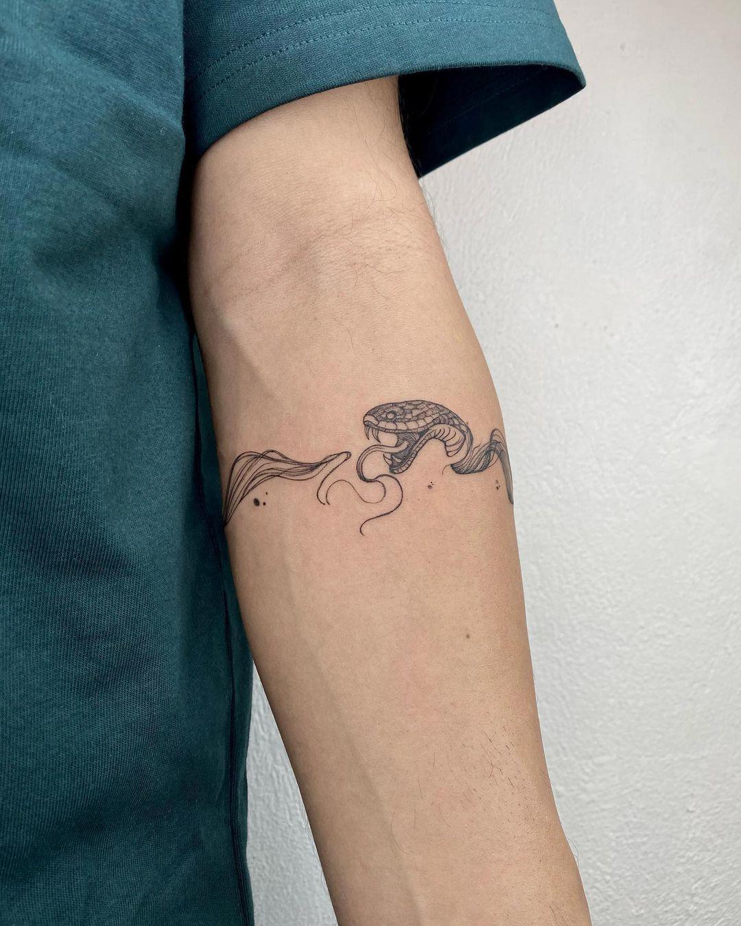 tatuaje serpiente brazo