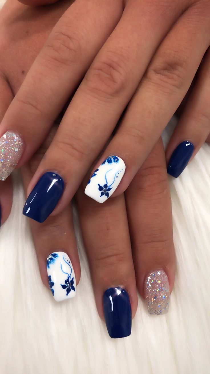 uñas de gel azules