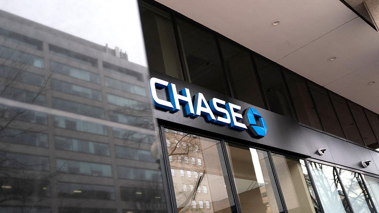 is chase bank open today