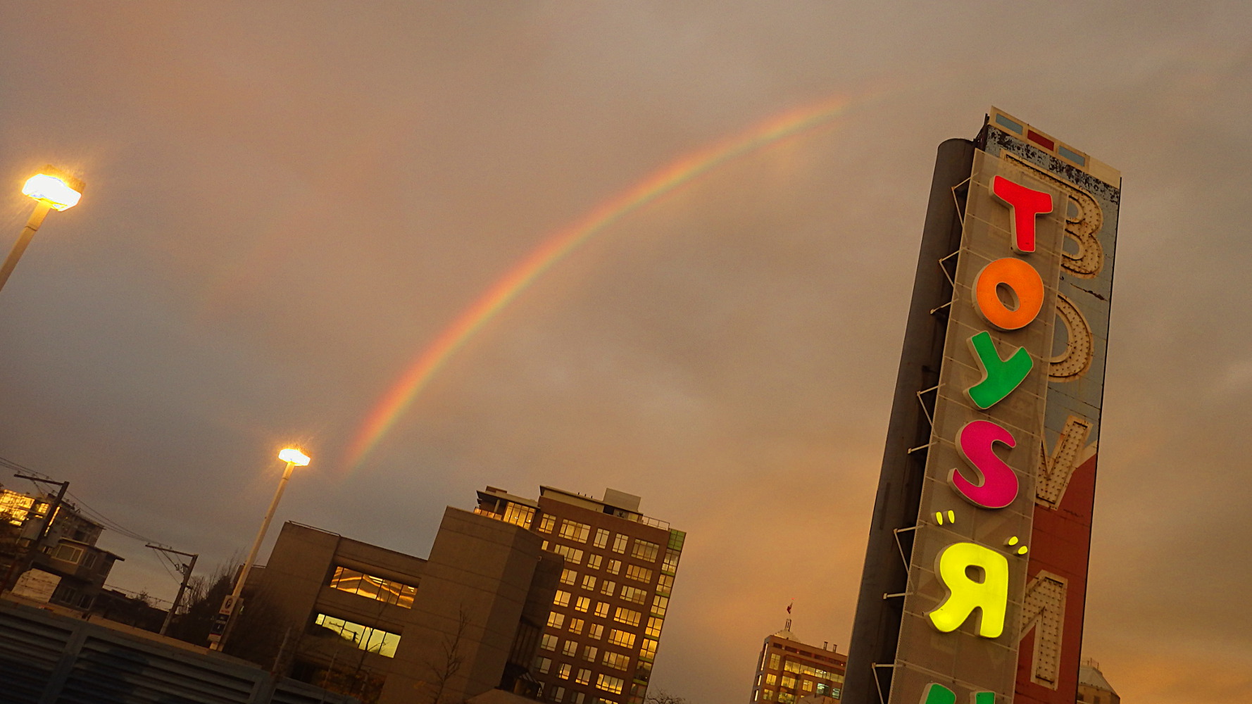 toys r us west broadway vancouver