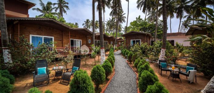 best resorts in arambol goa