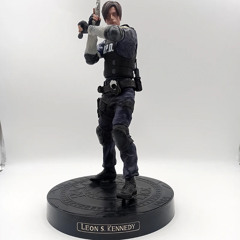 leon s kennedy figure