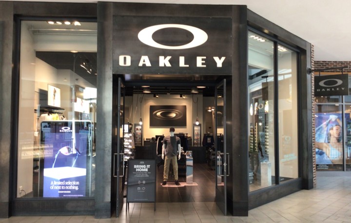 oakley stores