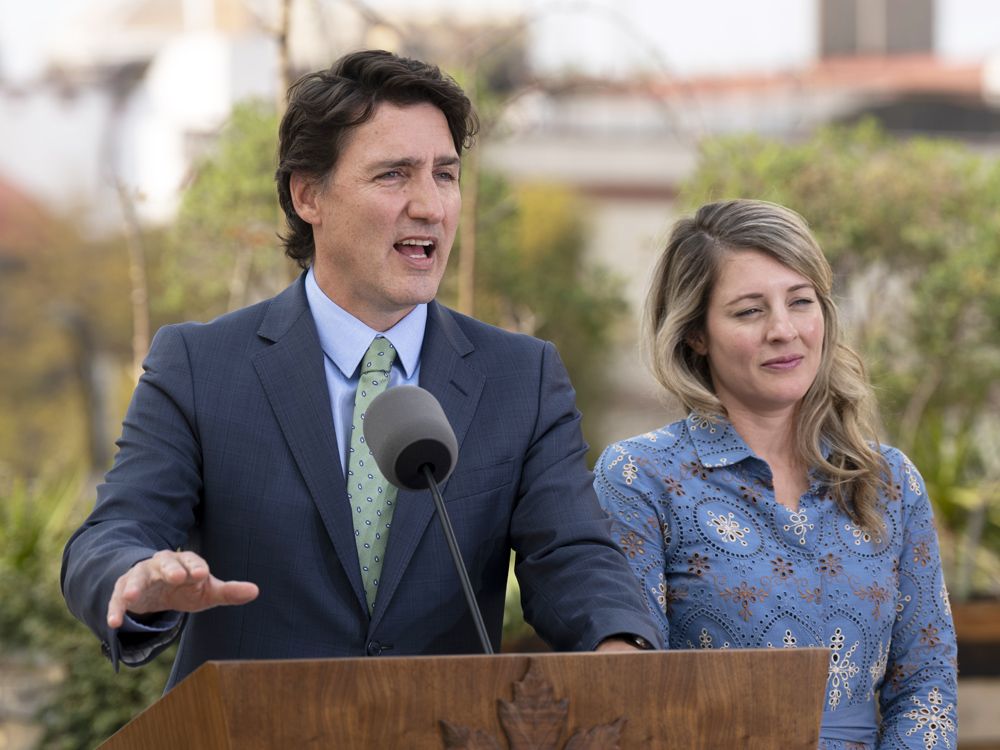 melanie joly and justin trudeau photos