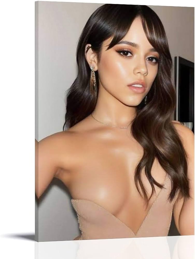 jenna ortega cleavage