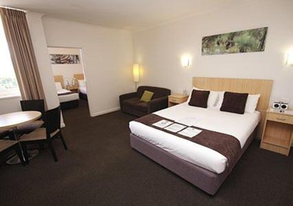 capital motel horsham