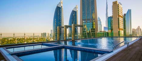 best hotels close to dubai mall